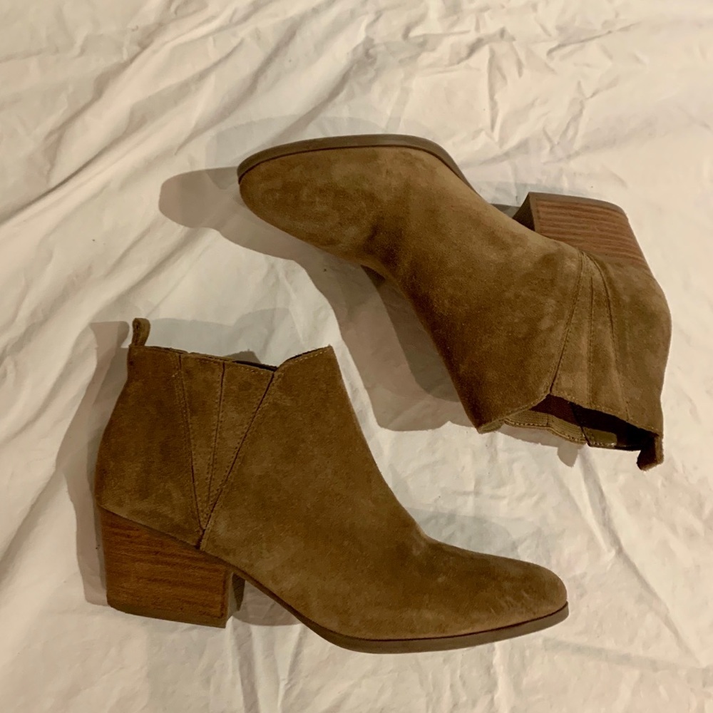 Crown Vintage light brown booties